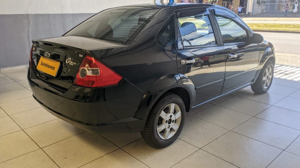 Fiesta sedan 1.6 flex 2005 completo.