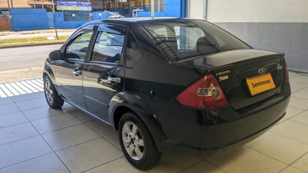 Fiesta sedan 1.6 flex 2005 completo.