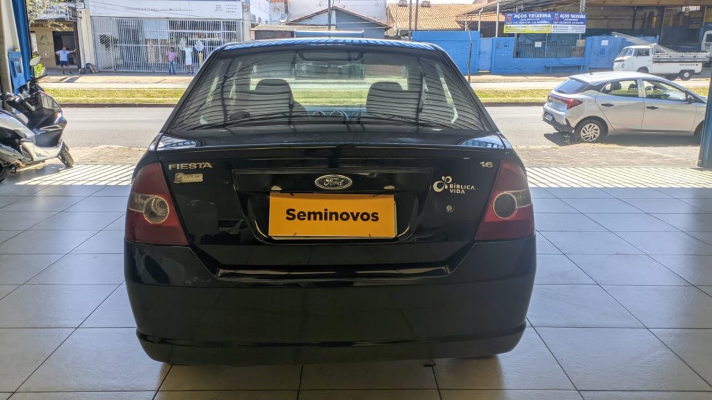 Fiesta sedan 1.6 flex 2005 completo.