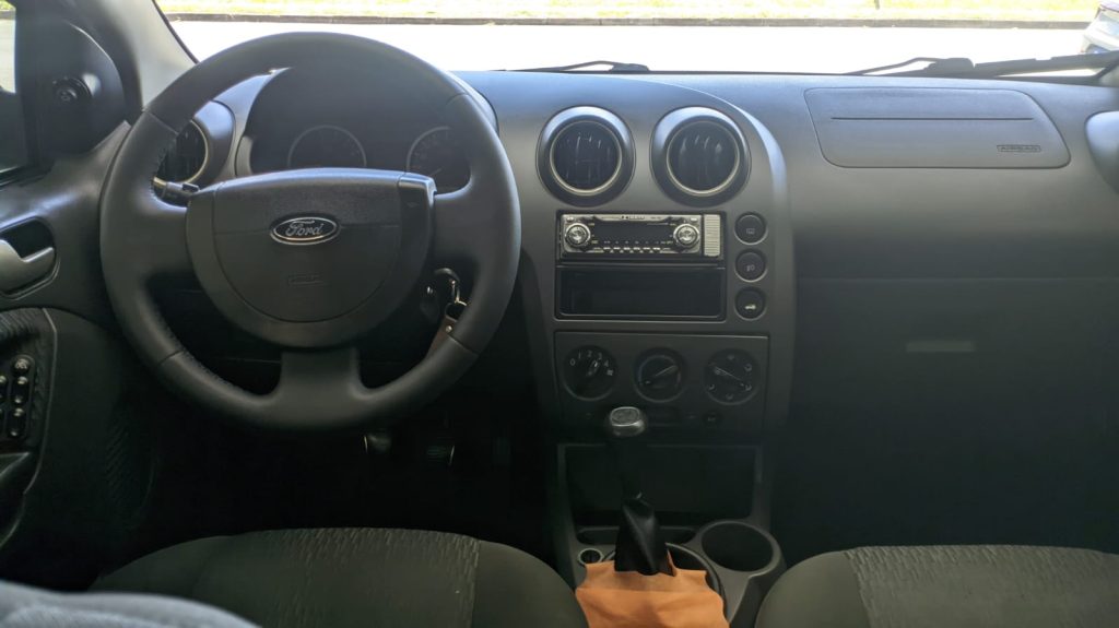 Fiesta sedan 1.6 flex 2005 completo.